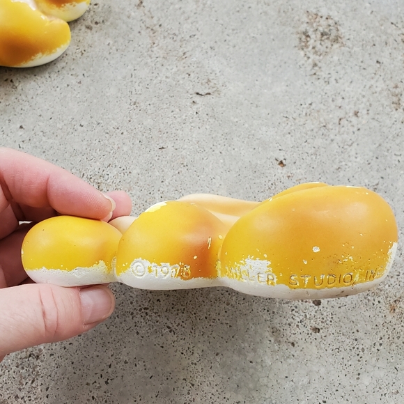 Chalkware Frog and Mushroom wall hanging - Picture 6 of 11